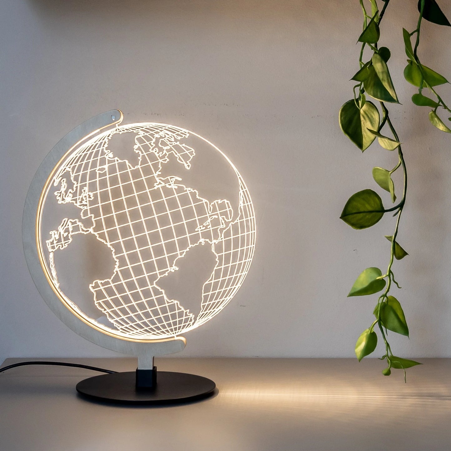 GLOBE Lamp - Black base